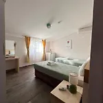 Mavi Lotus Bed & Breakfast 3*
